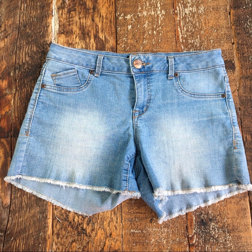 Evermore Denim Light Wash Mid Length Jean Shorts